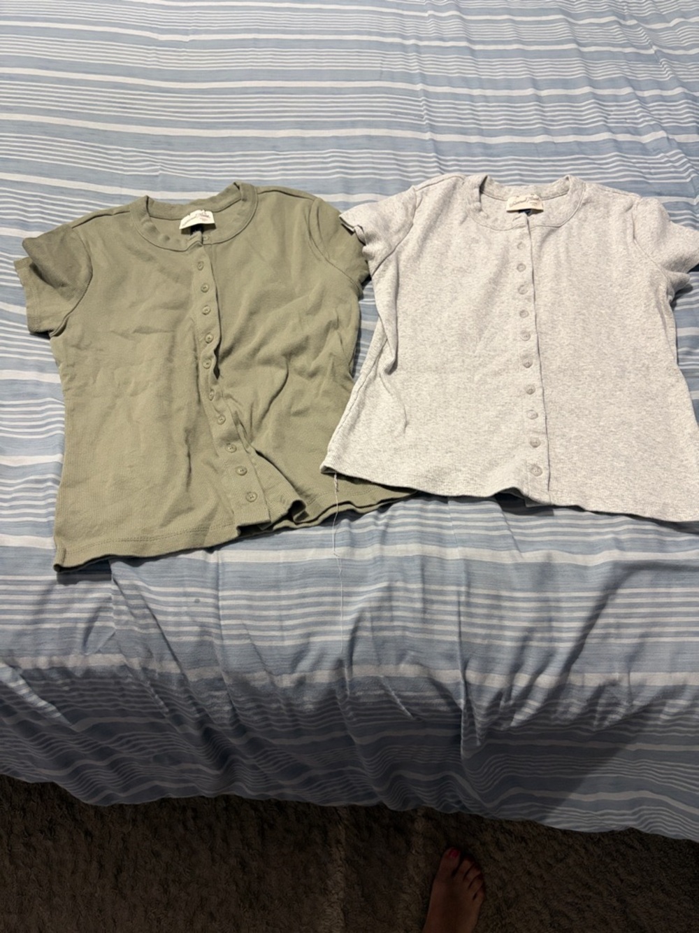 Women’s Universal thread Short-Sleeve Button Front Top shirts